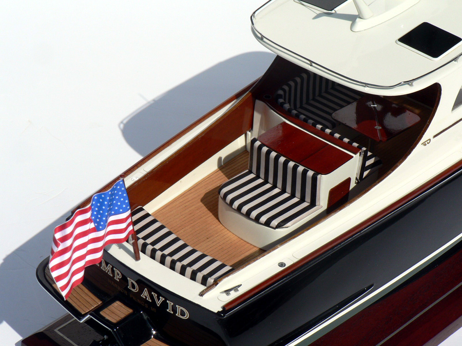 Custom Models - Hinckley - Hinckley Picnic "Camp David" - Abordage