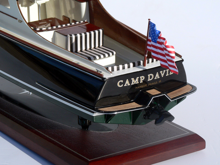 Custom Models - Hinckley - Hinckley Picnic "Camp David" - Abordage