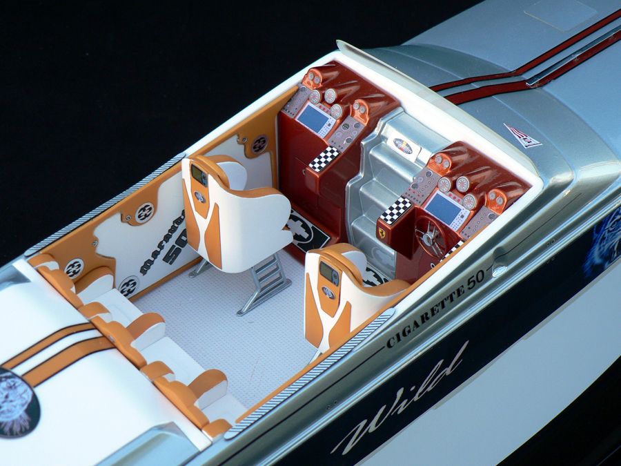 Custom Models - Cigarette - Cigarette 50' "Go Wild" - Abordage