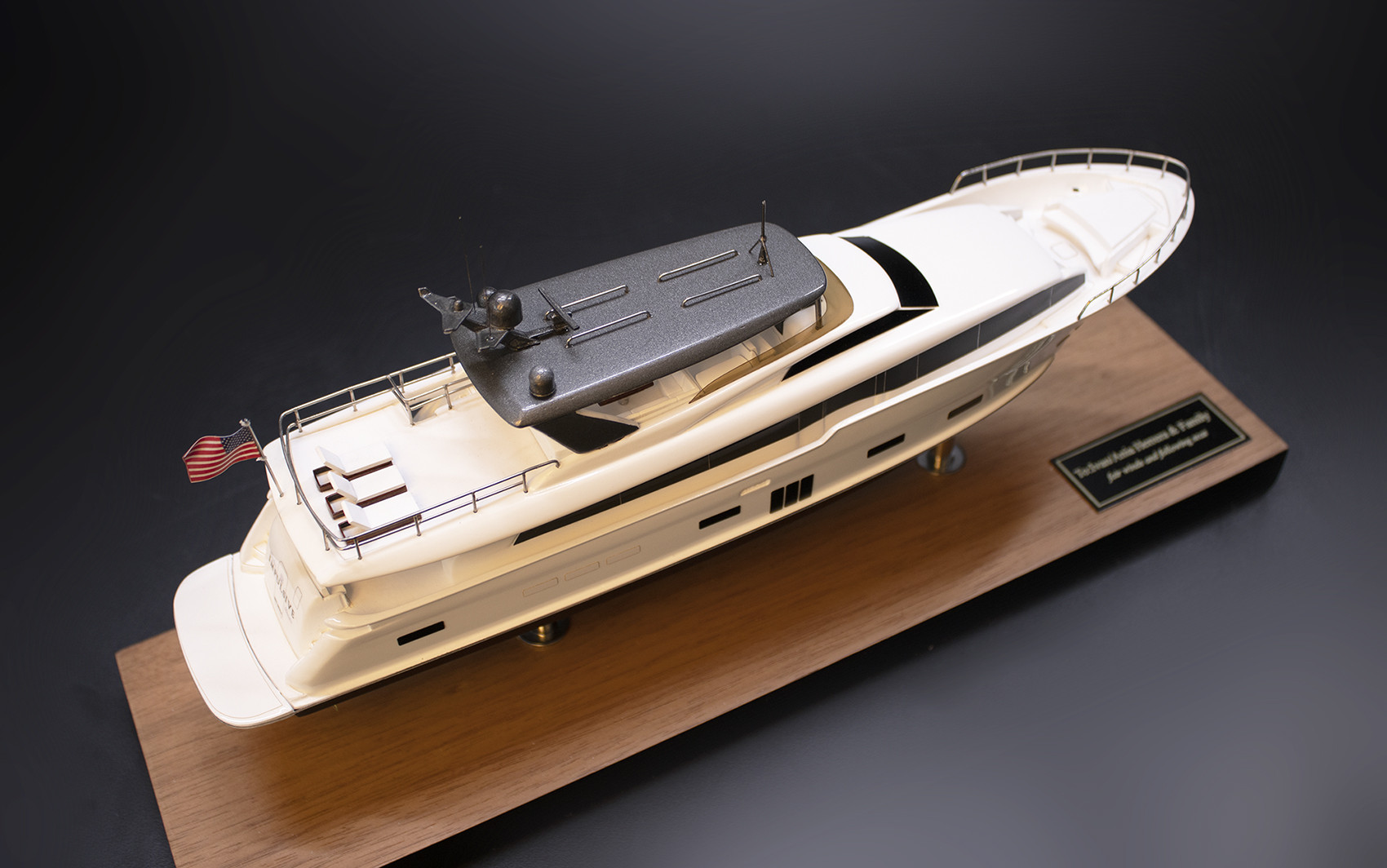 Hatteras 105 desk model