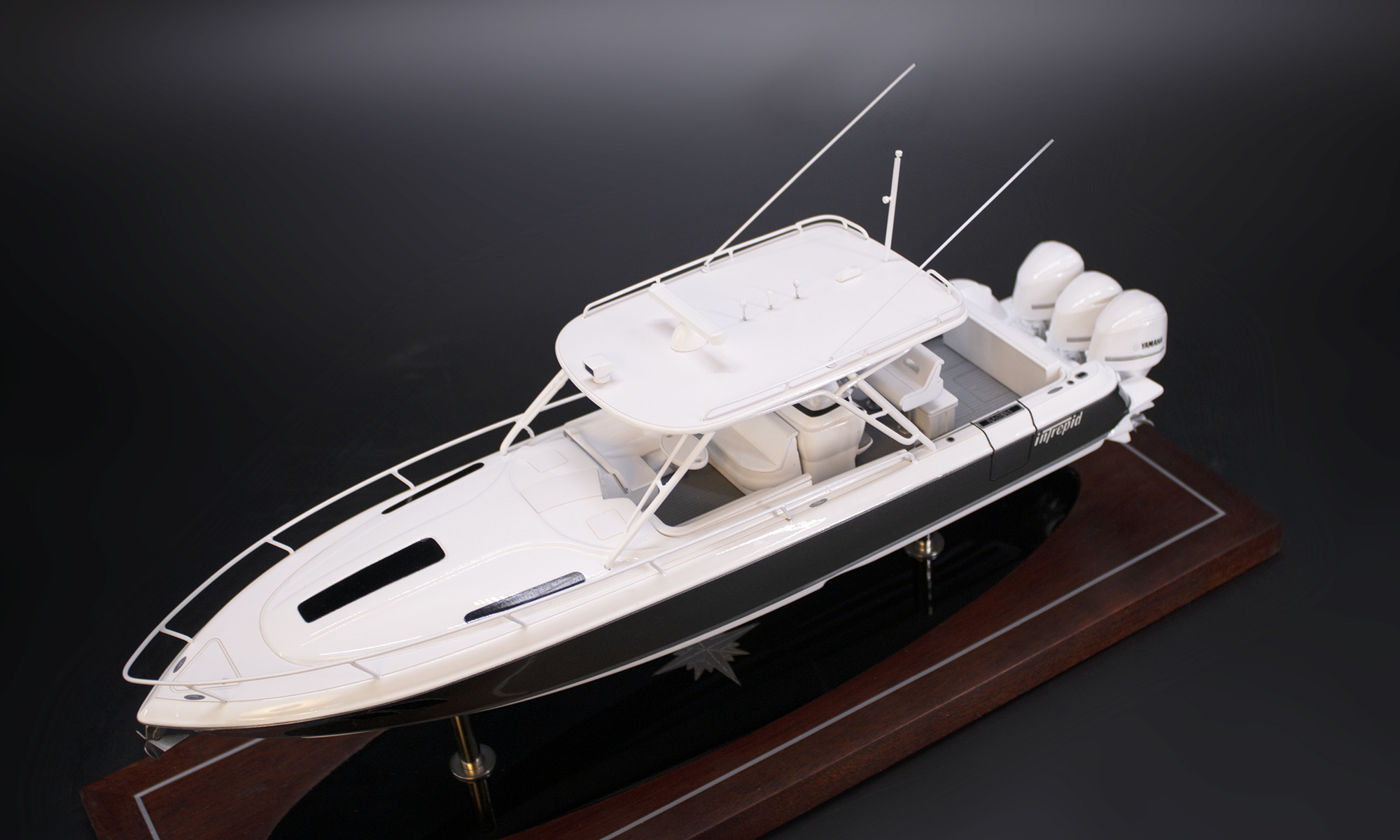 Intrepid 400 Cuddy desk model replica