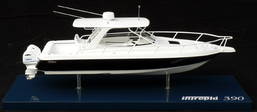 Custom Models - Intrepid Powerboats - Intrepid 390 Sport Yacht - Abordage