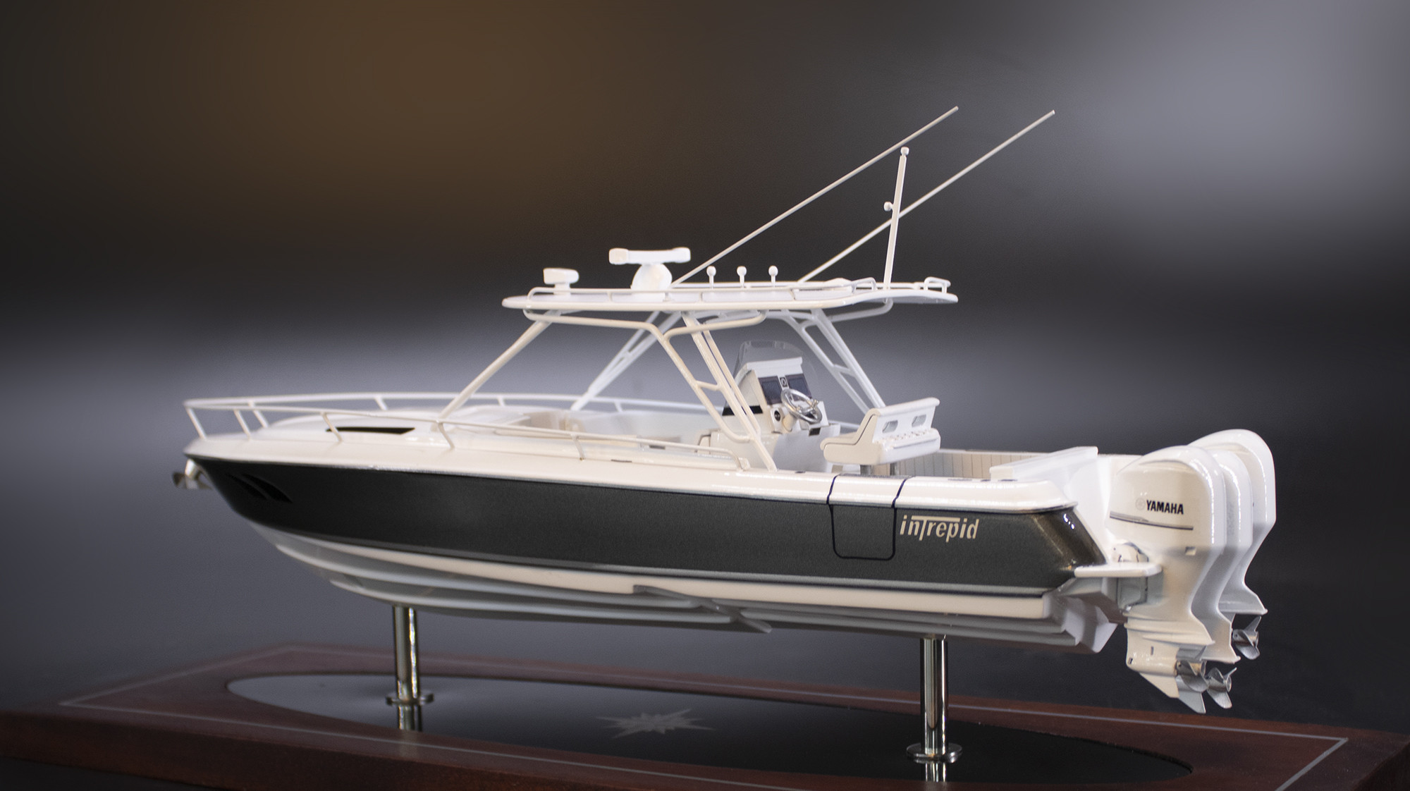 Intrepid 400 Cuddy desk model replica