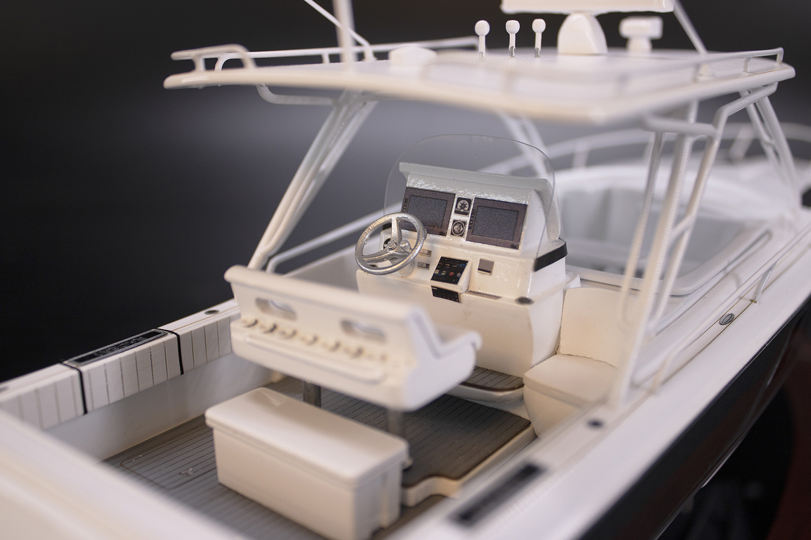 Intrepid 400 Cuddy desk model replica