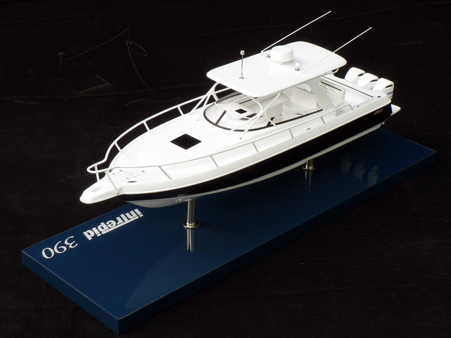 Custom Models - Intrepid Powerboats - Intrepid 390 Sport Yacht - Abordage