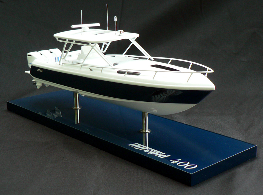 Custom Models - Intrepid Powerboats - Intrepid 400 Cuddy - Abordage