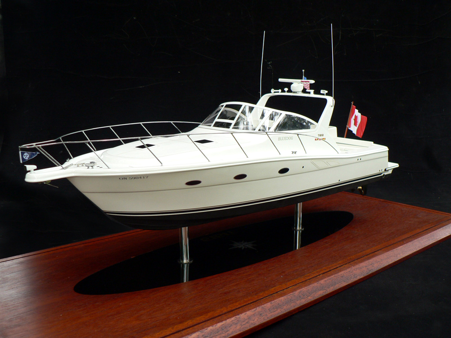 Custom Models - Tiara - Tiara 3500 Open "Blue Dog" - Abordage
